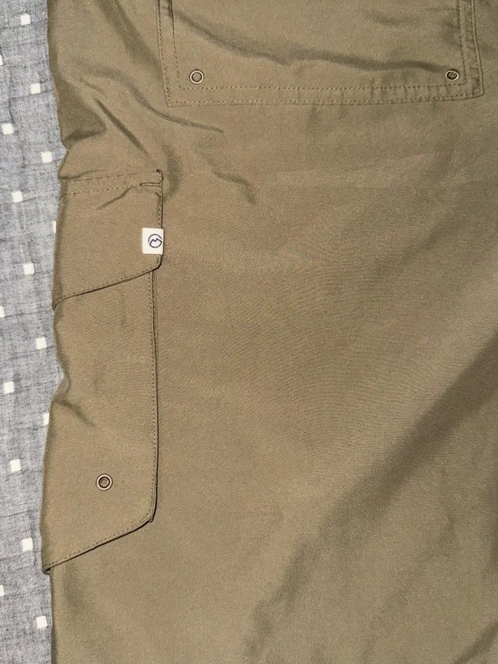 Magellan Outdoors Men’s Olive Green/Khaki Cargo Shorts Hiking/Fishing Size 42
